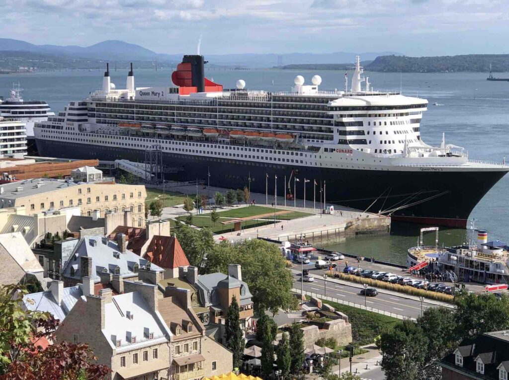 mike-sharp-Queen Mary 2 Quebec City-unsplash