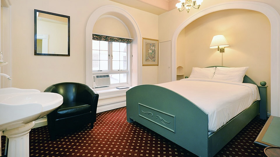 Bedford Regency Hotel large suite at one of the best luxury hotels in Victoria